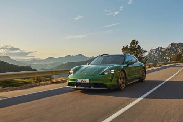 El Porsche Taycan duplicará su objetivo de ventas para 2021
