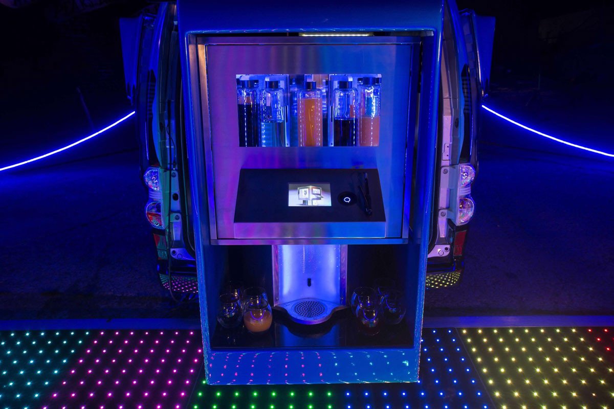 Nissan transforma la e-NV200 en una discoteca móvil