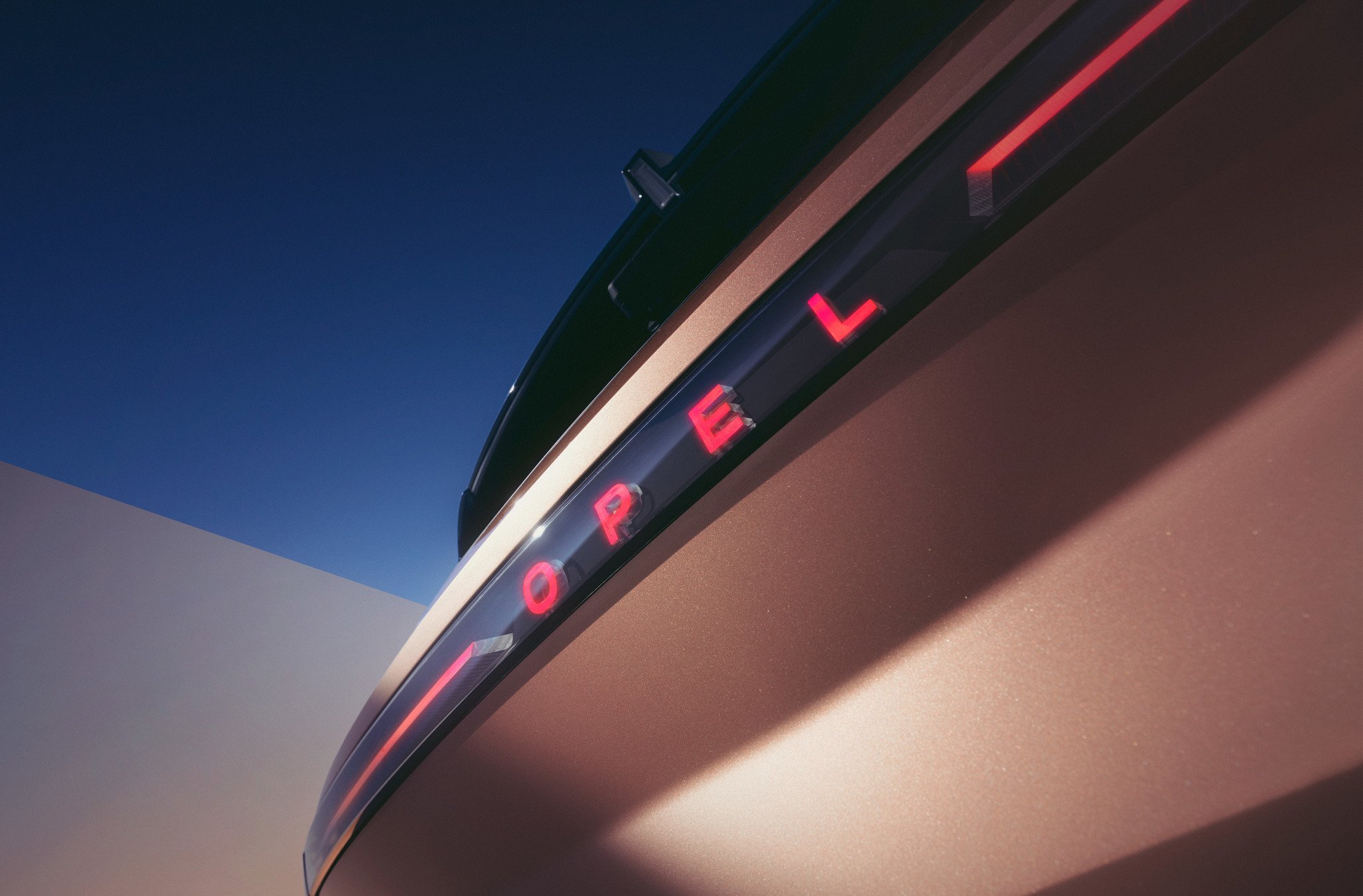 Nuevo Opel Grandland: SUV familiar con motores eléctricos desde 32.400 euros