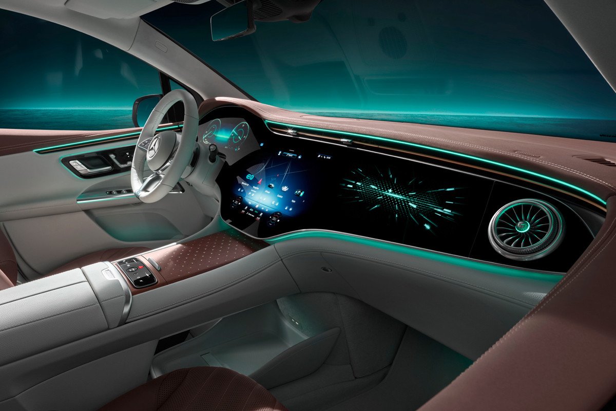 Desveladas primeras fotos del interior del Mercedes EQE SUV que se presenta en octubre