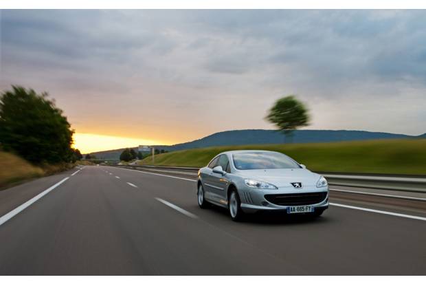 Peugeot 407 Coupé: Nuevos motores más potentes y ecológicos