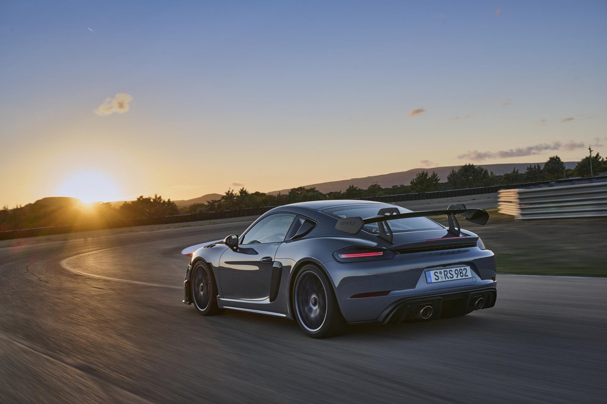 Nuevo Porsche 718 Cayman GT4 RS: el deportivo llevado al límite