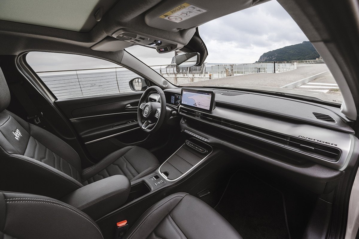 jeep avenger SUV urbano interior
