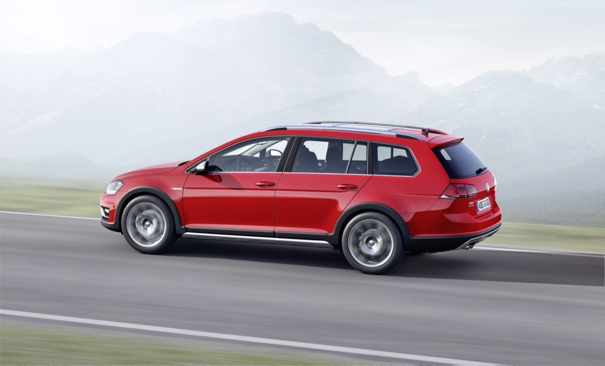 Volkswagen Golf Alltrack, el Golf llega vestido de campo a París
