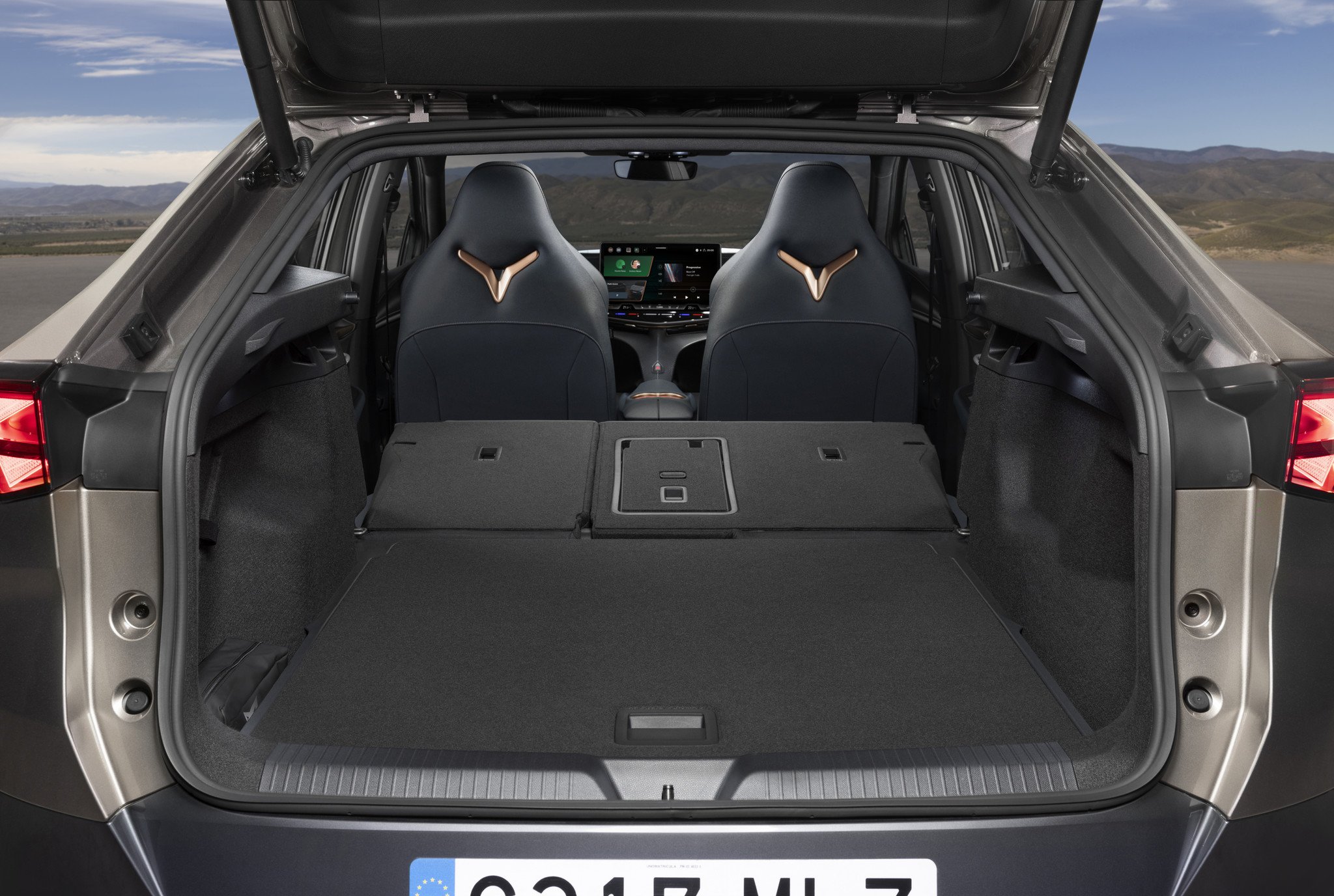 Prueba CUPRA Tavascan: SUV, deportivo, eléctrico y ¿apto para viajar?