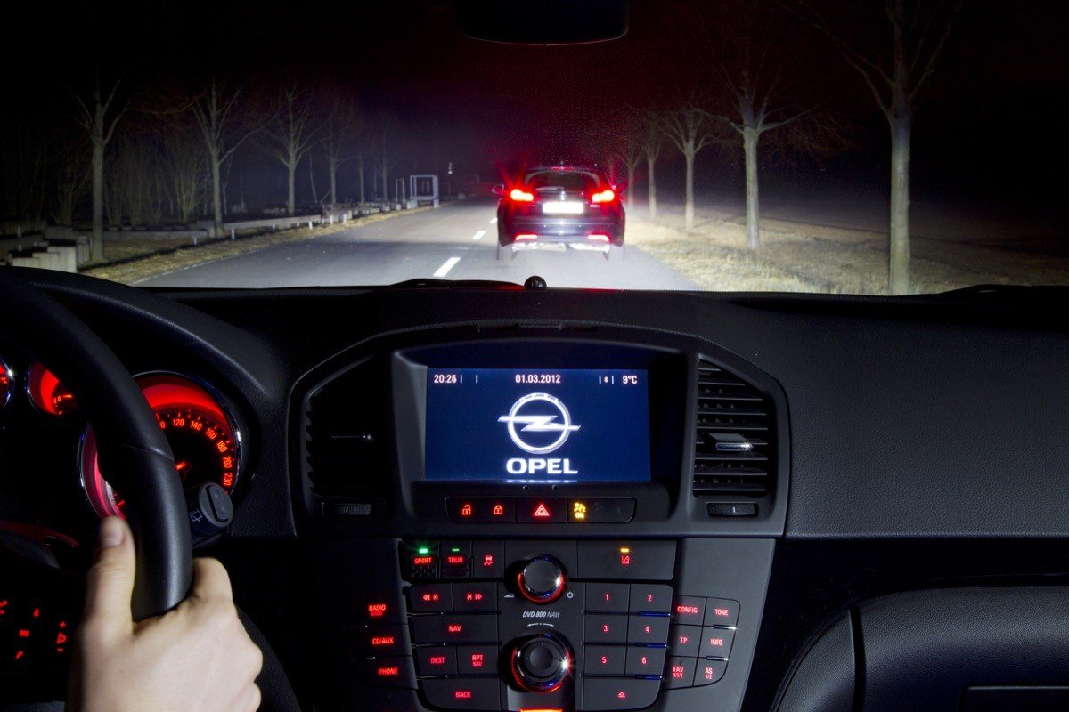 Probamos los faros matriciales IntelliLux LED del nuevo Opel Astra 