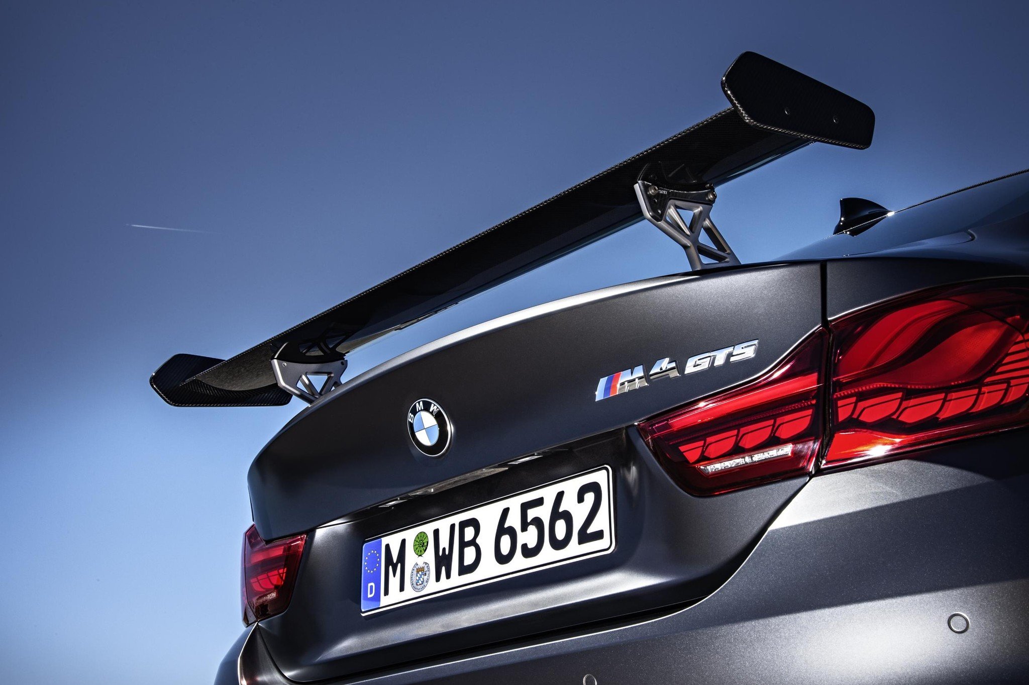 El BMW M4 GTS, primer coche de serie con intermitentes OLED