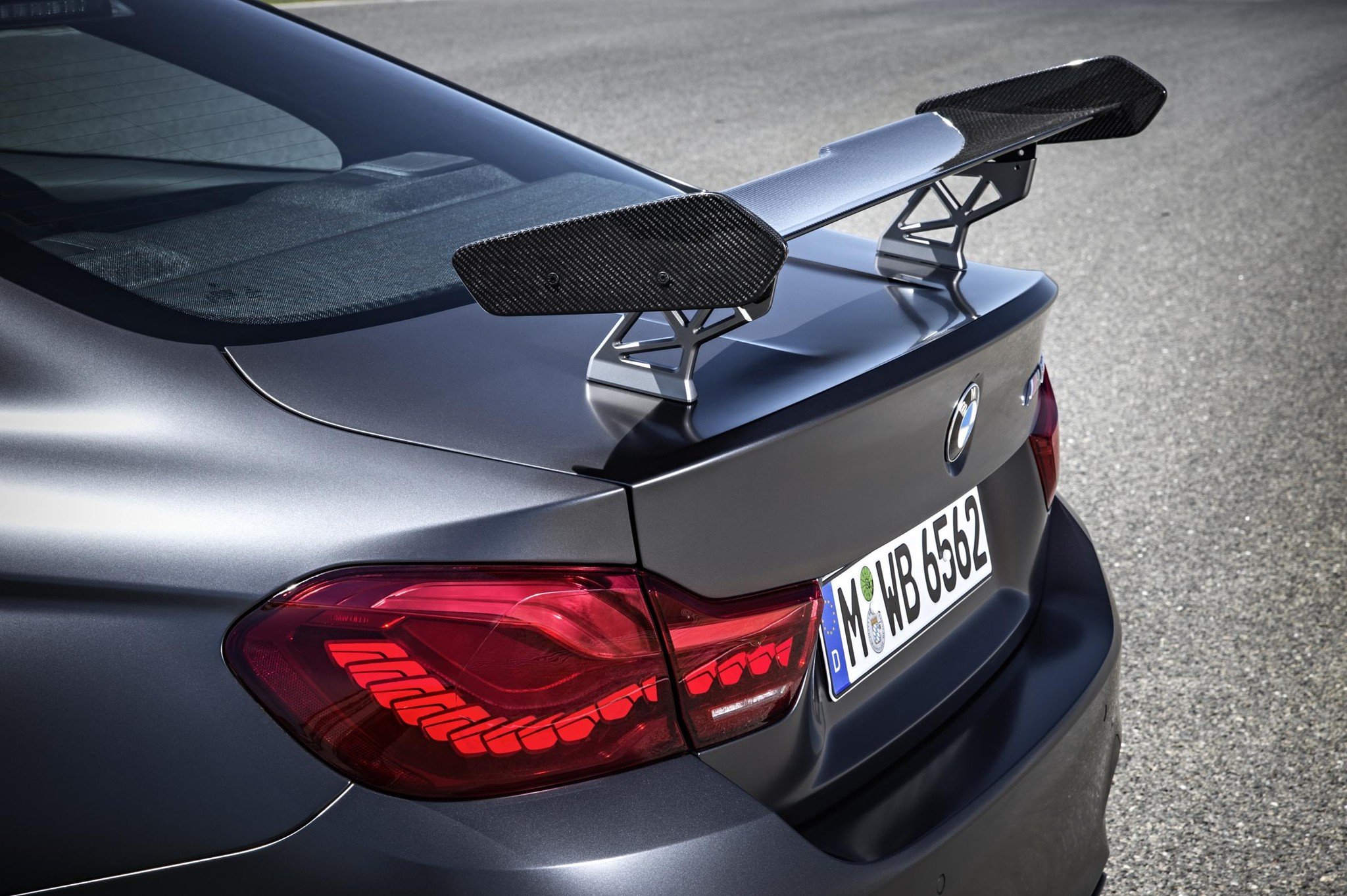 El BMW M4 GTS, primer coche de serie con intermitentes OLED